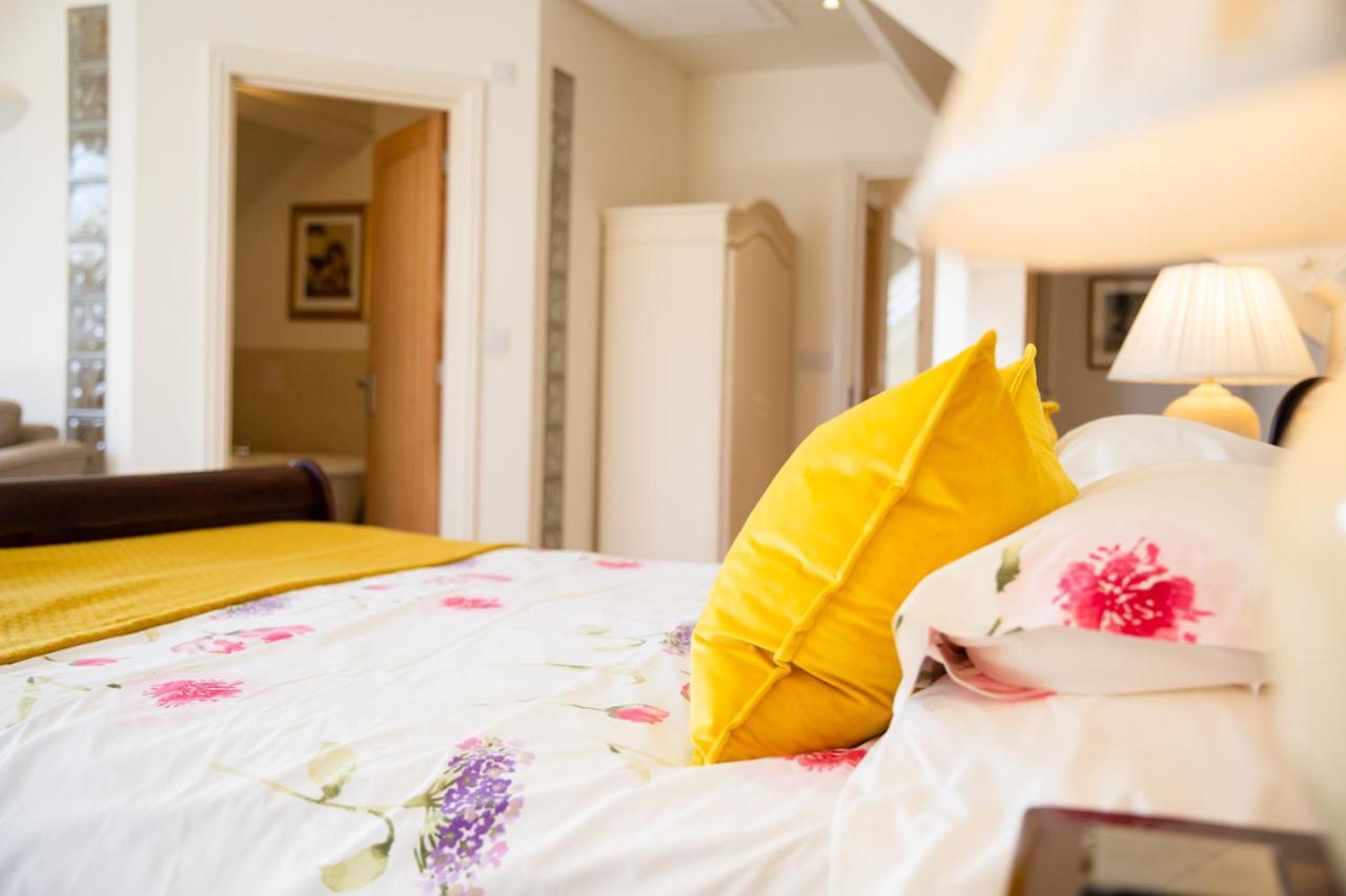 Higher Weddicott Barn Holiday Cottage - Self Catering Чагфорд Екстериор снимка