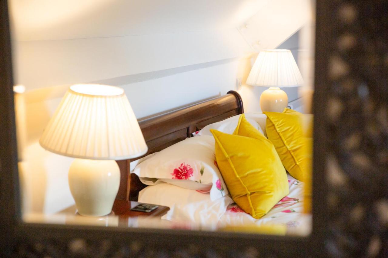 Higher Weddicott Barn Holiday Cottage - Self Catering Чагфорд Екстериор снимка