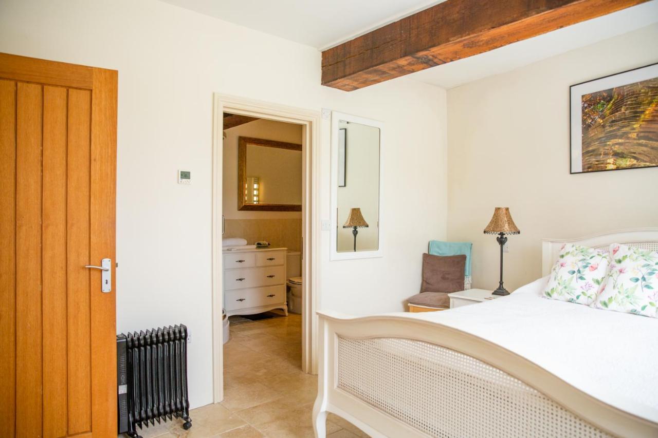 Higher Weddicott Barn Holiday Cottage - Self Catering Чагфорд Екстериор снимка