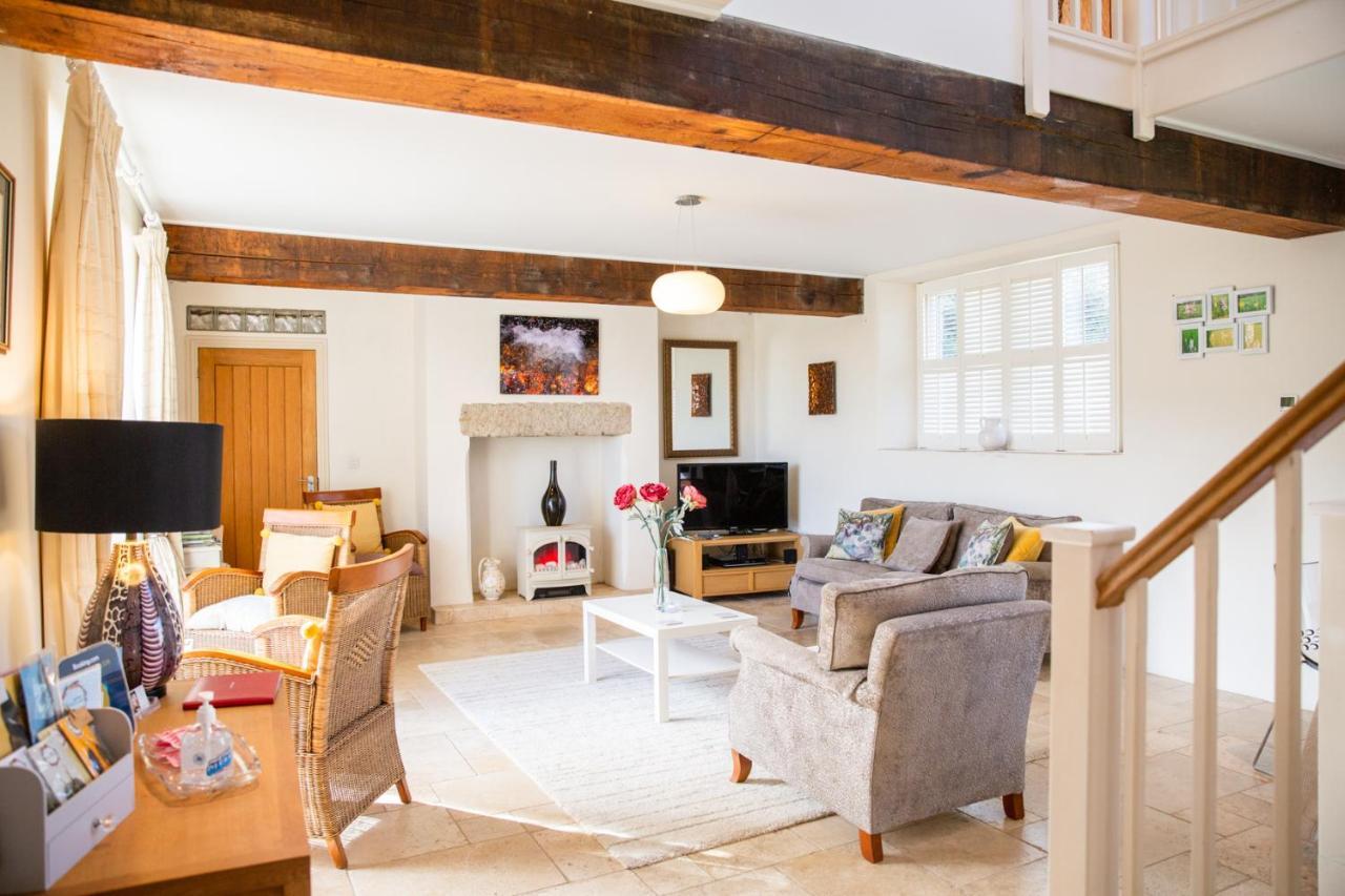 Higher Weddicott Barn Holiday Cottage - Self Catering Чагфорд Екстериор снимка