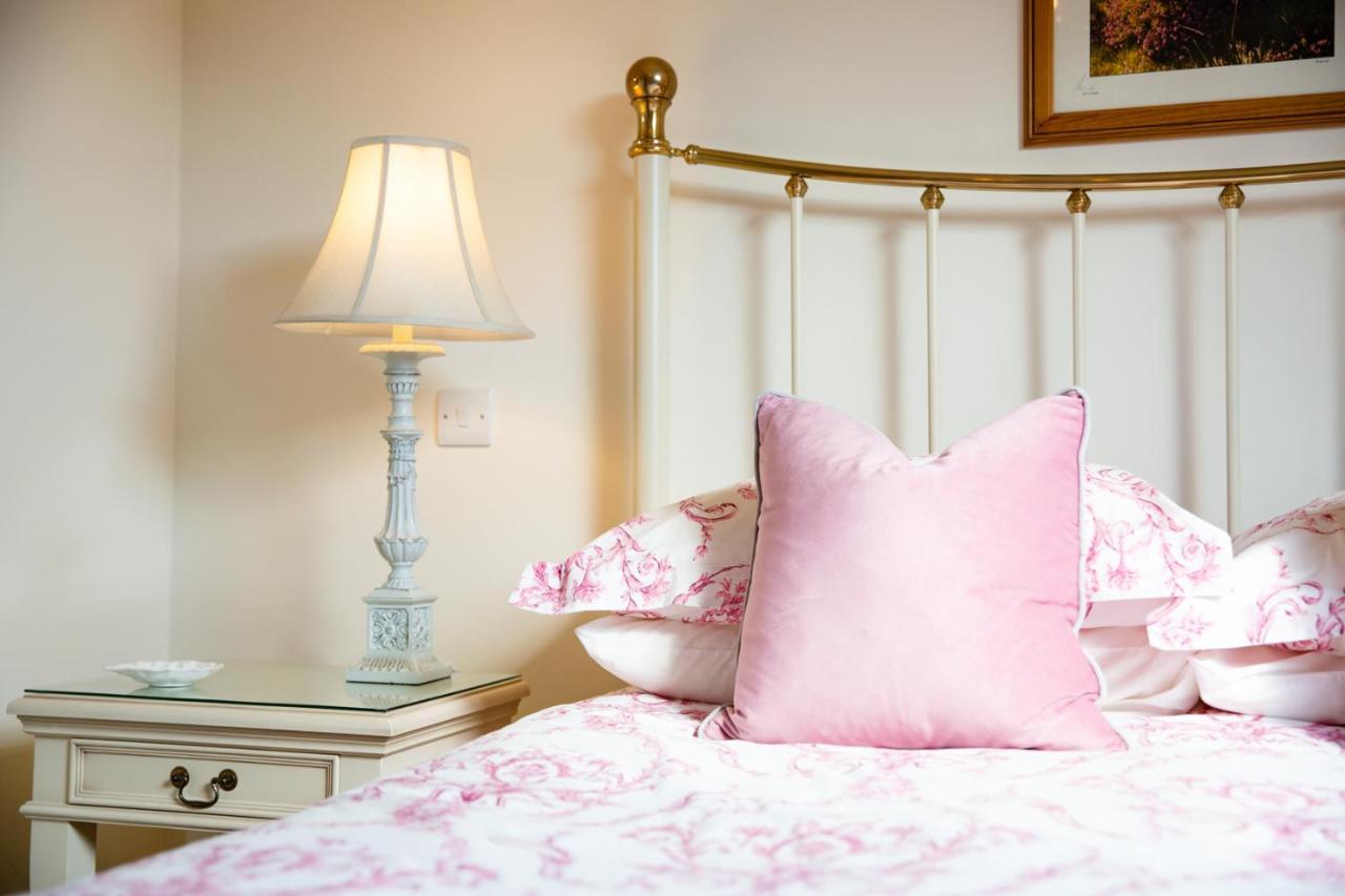 Higher Weddicott Barn Holiday Cottage - Self Catering Чагфорд Екстериор снимка