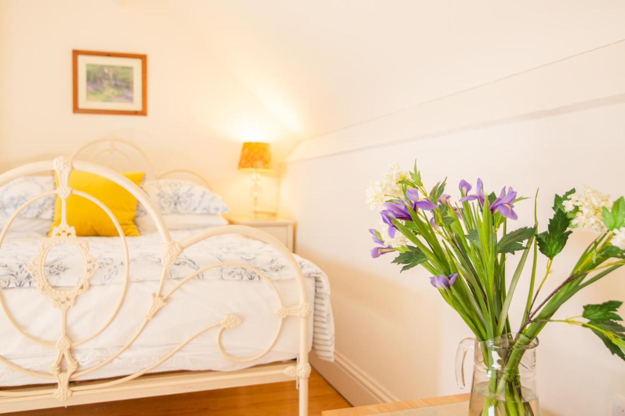 Higher Weddicott Barn Holiday Cottage - Self Catering Чагфорд Екстериор снимка