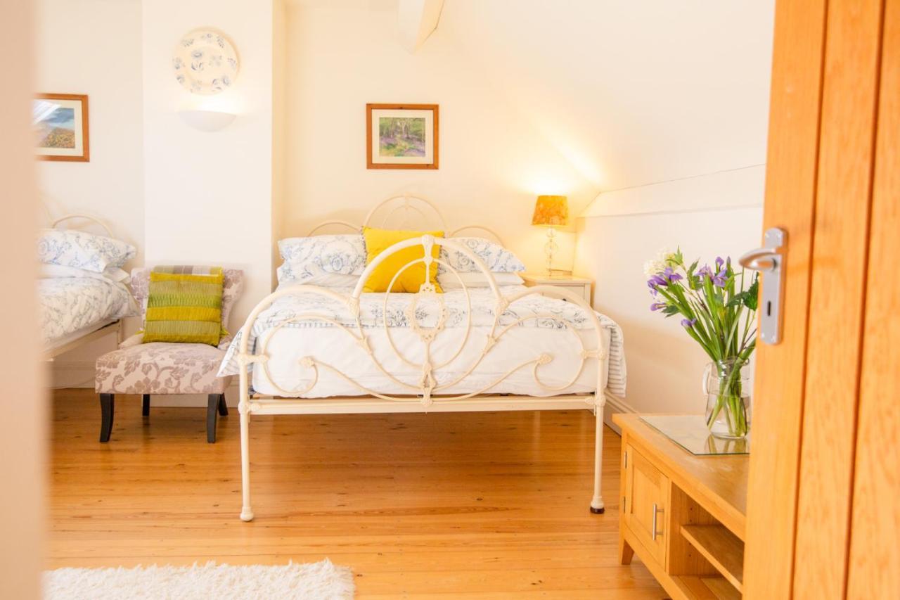 Higher Weddicott Barn Holiday Cottage - Self Catering Чагфорд Екстериор снимка