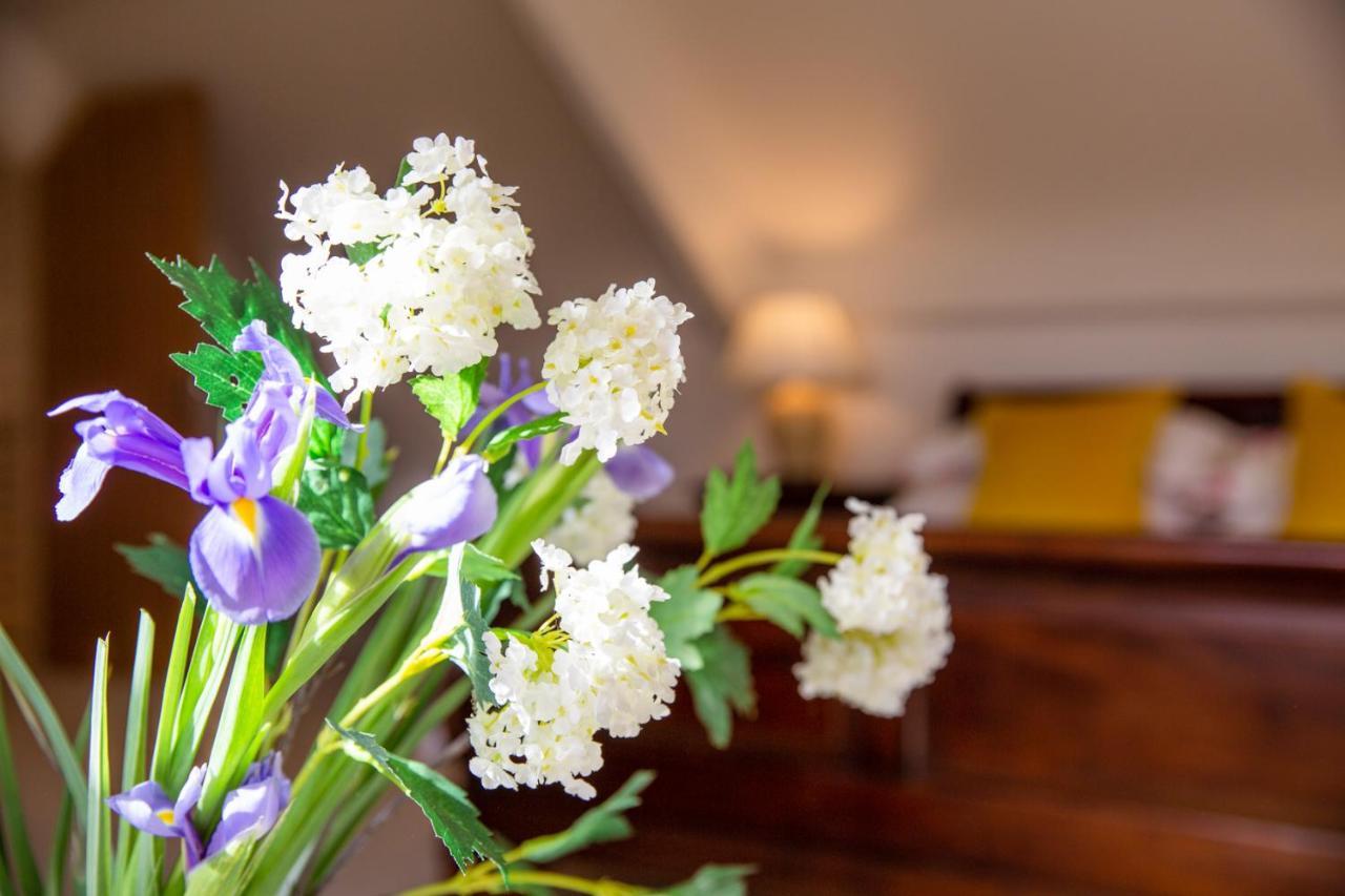 Higher Weddicott Barn Holiday Cottage - Self Catering Чагфорд Екстериор снимка