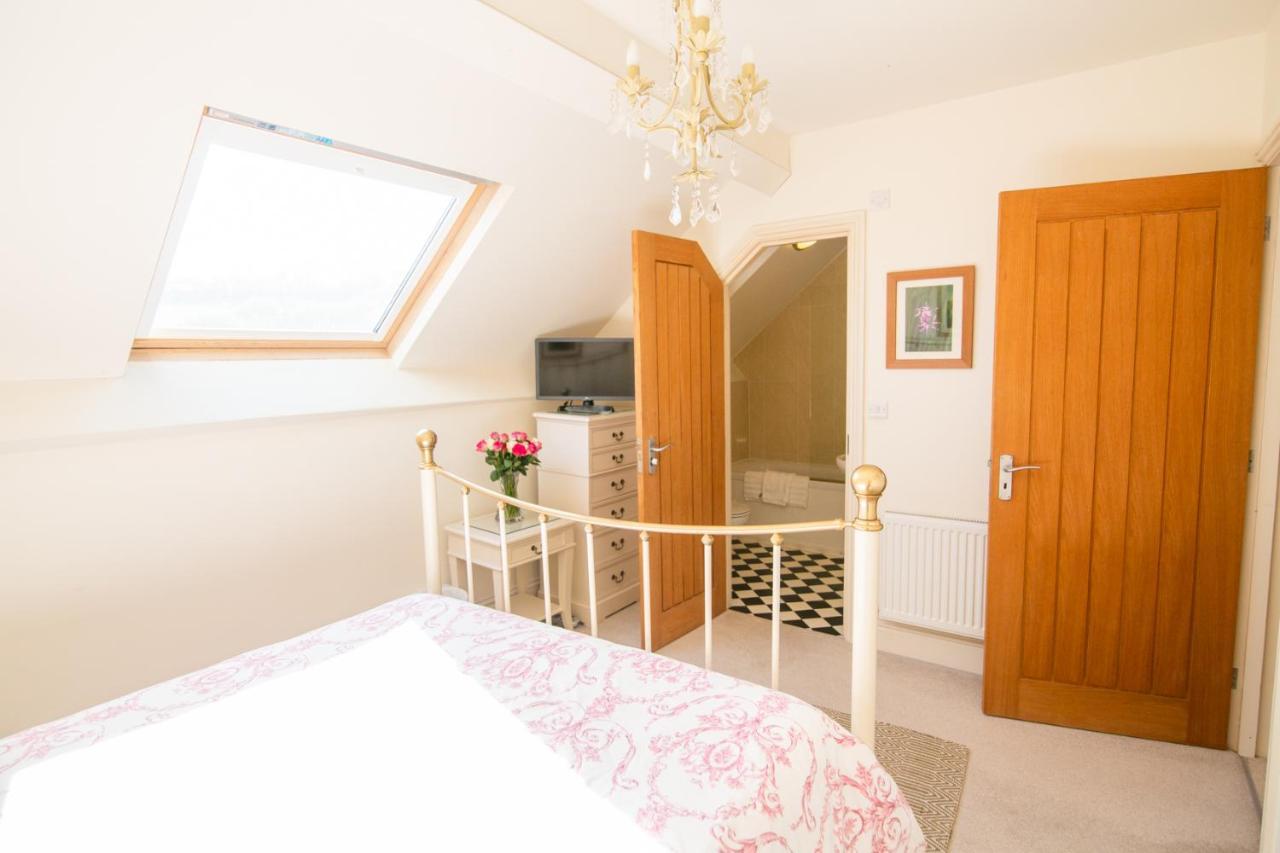 Higher Weddicott Barn Holiday Cottage - Self Catering Чагфорд Екстериор снимка