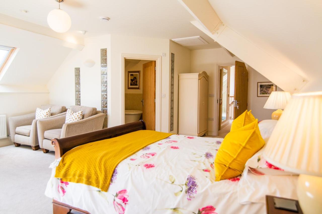 Higher Weddicott Barn Holiday Cottage - Self Catering Чагфорд Екстериор снимка