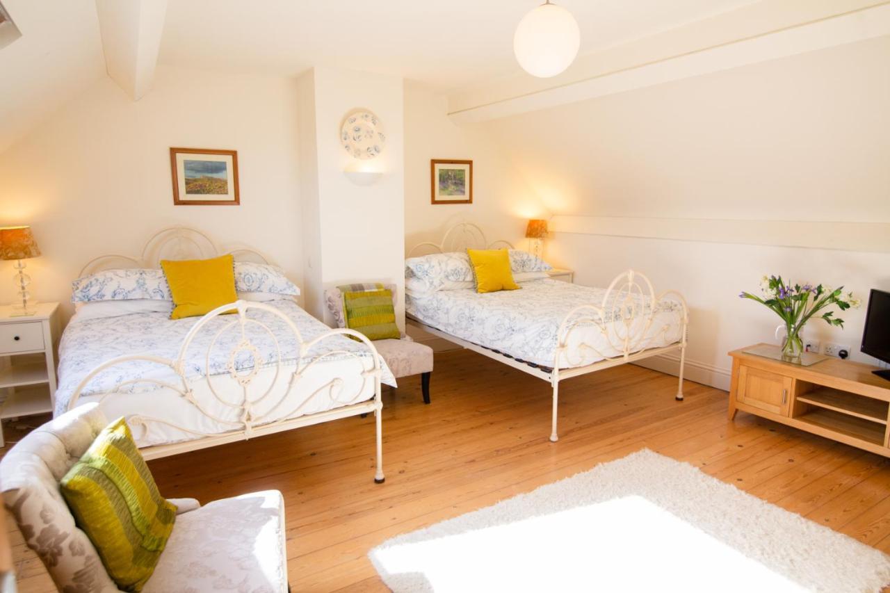 Higher Weddicott Barn Holiday Cottage - Self Catering Чагфорд Екстериор снимка