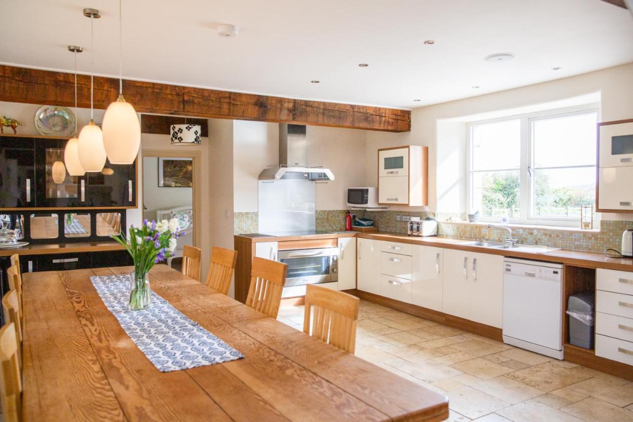 Higher Weddicott Barn Holiday Cottage - Self Catering Чагфорд Екстериор снимка