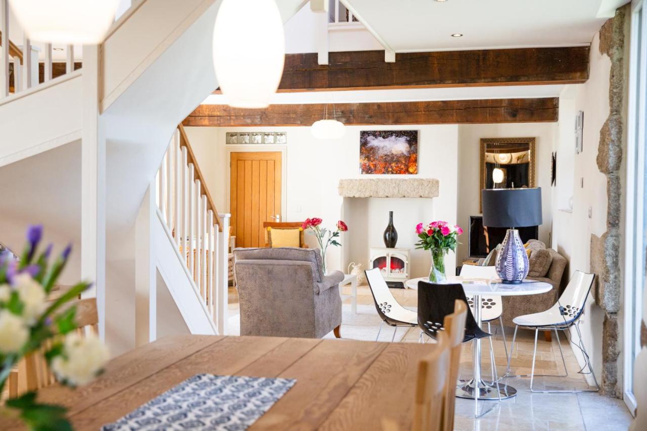 Higher Weddicott Barn Holiday Cottage - Self Catering Чагфорд Екстериор снимка
