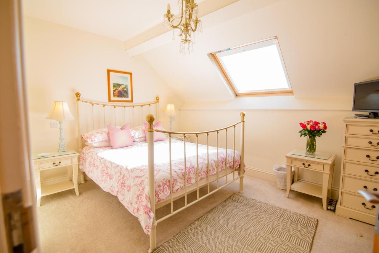Higher Weddicott Barn Holiday Cottage - Self Catering Чагфорд Екстериор снимка