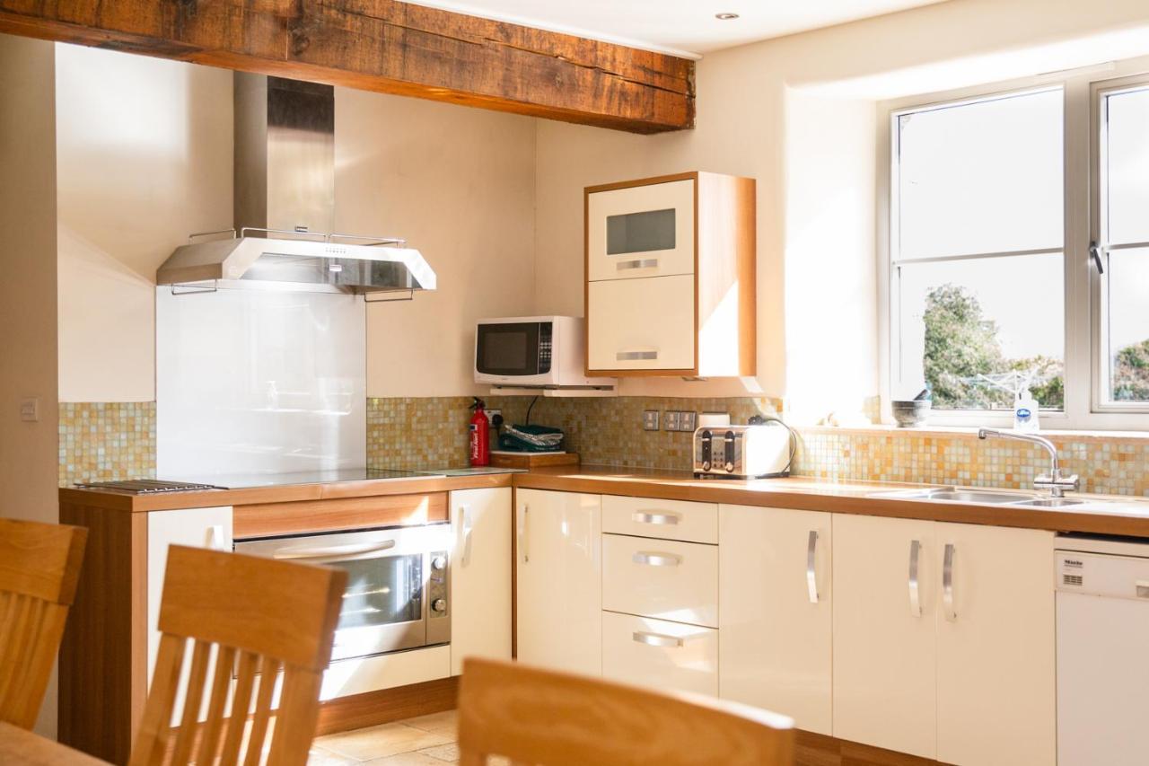 Higher Weddicott Barn Holiday Cottage - Self Catering Чагфорд Екстериор снимка