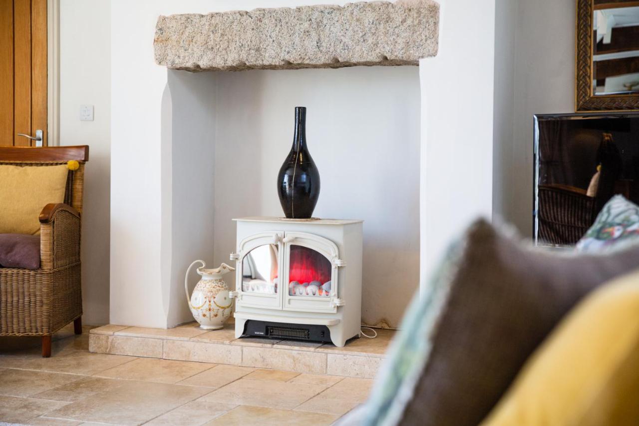 Higher Weddicott Barn Holiday Cottage - Self Catering Чагфорд Екстериор снимка