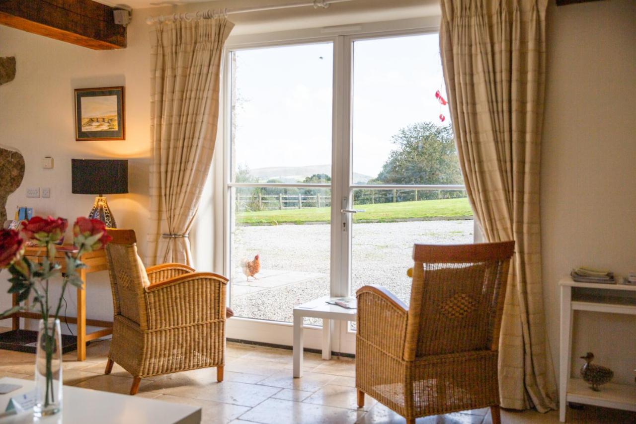 Higher Weddicott Barn Holiday Cottage - Self Catering Чагфорд Екстериор снимка